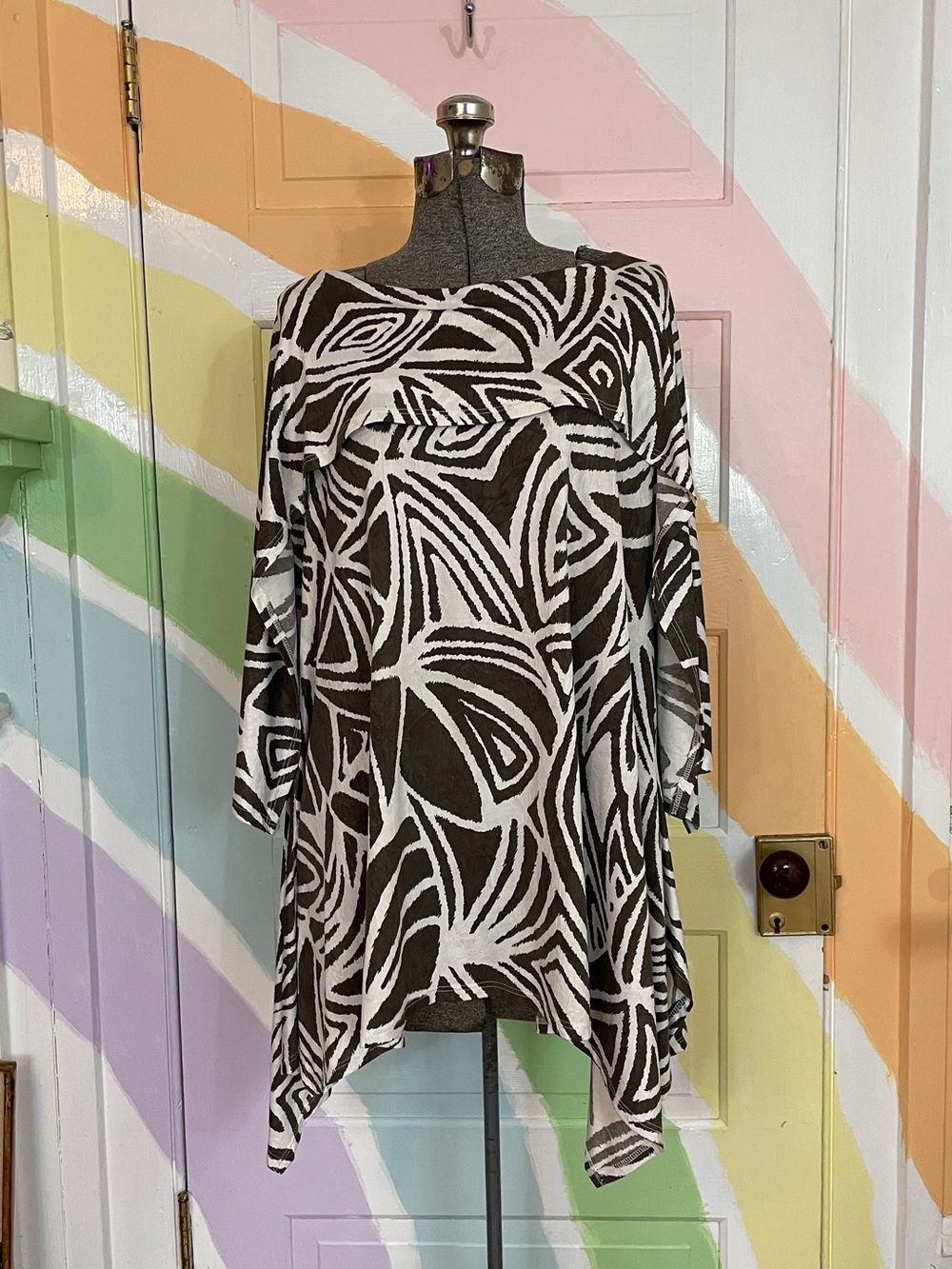 IC Collection Connie K Art To Wear Abstract Asymmetrical Tunic Top Sz L 💚🎀